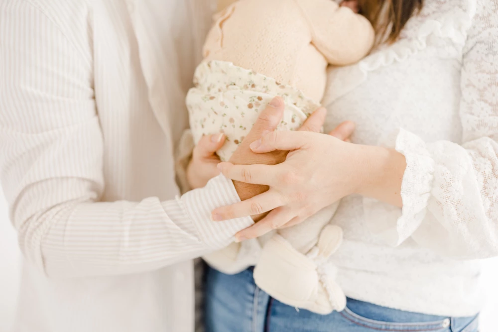 main bonheur enfant amour câlin